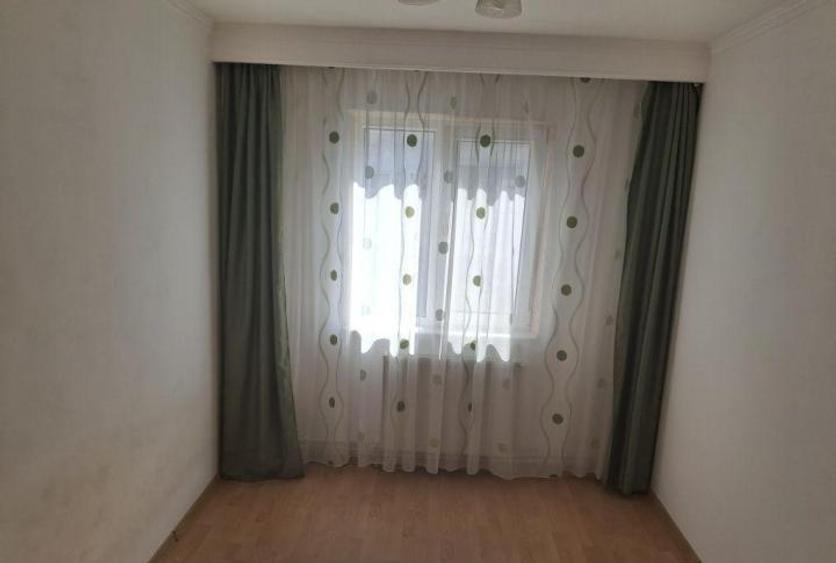 Apartament 3 camere semidecomandat Casa de Cultura