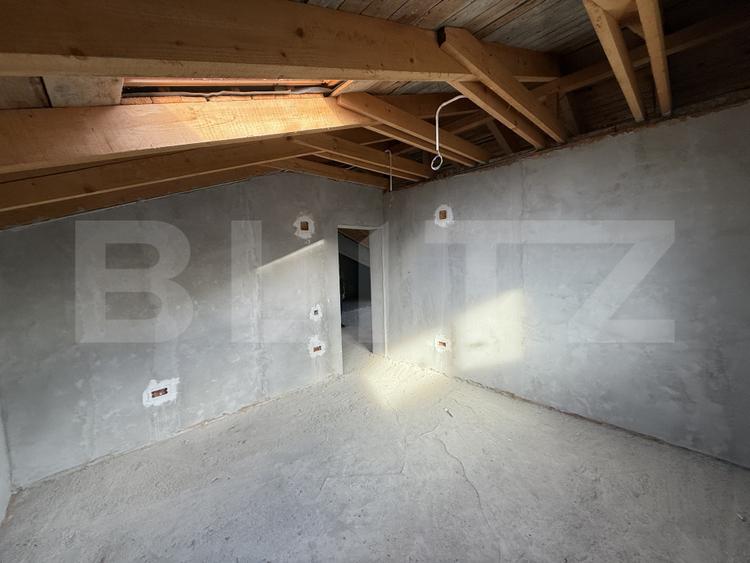 Proprietate 2 case, 223 mp, teren 1.676 mp, zona Lupeni