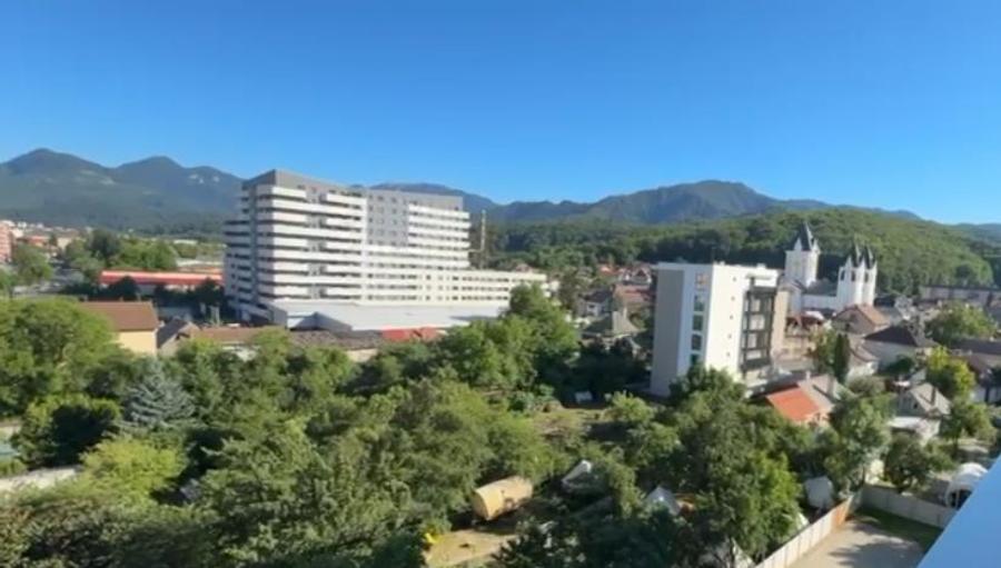 Garsoniea bloc nou, intrare Racadau, priveliste deosebita
