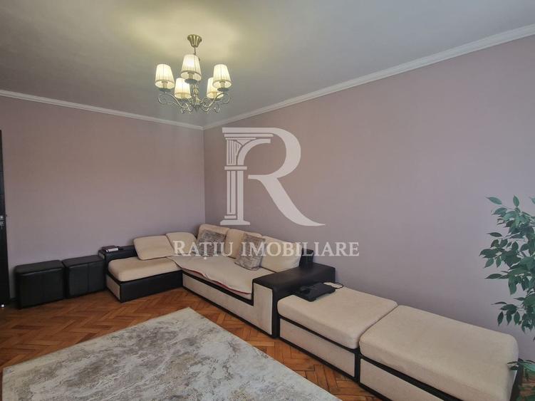 Apartament cu 3 camere | Zona Biserica Emanuel | Oradea