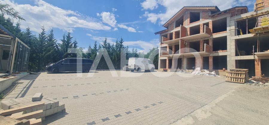 Apartamente cu curte - perfect: camin in inima naturii sau investitie