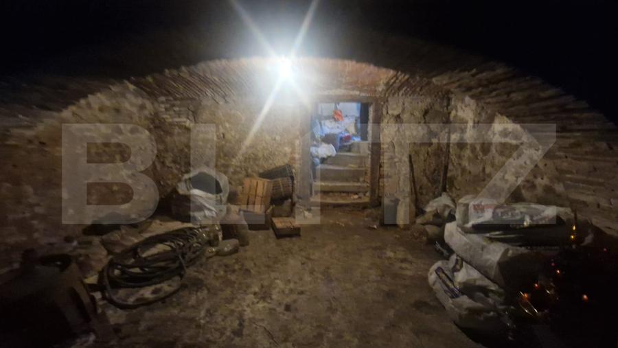 Casa de vanzare, 1360 mp teren, strada asfaltata, circulata, Centrul Vechi