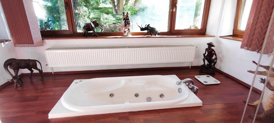 Apartament rustic, deosebit de 98 mp,  cu gradina, in Andrei Muresanu
