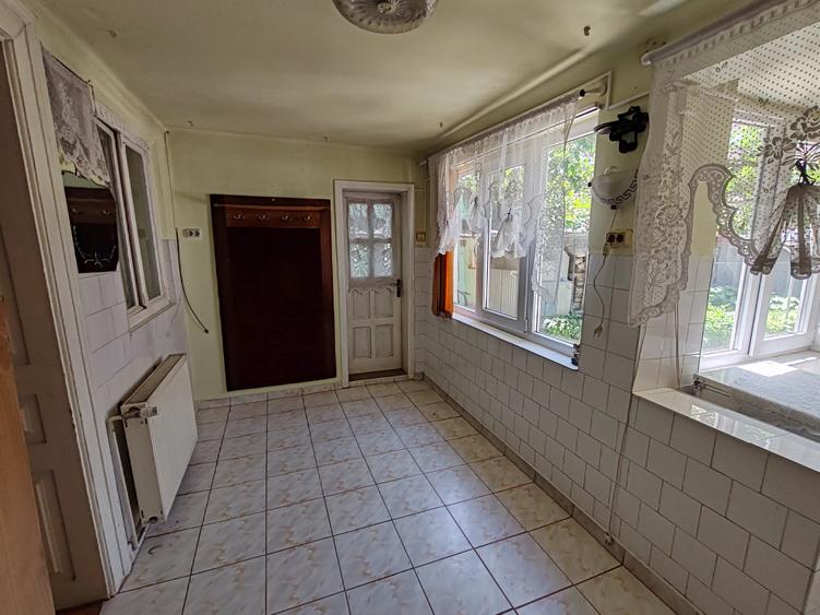 Casa 4 camere libera la vanzare TARLUNGENI
