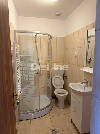 Casa cu 6 unitati, doua locuri de parcare si curte, pozitie excelenta- AFI Mall