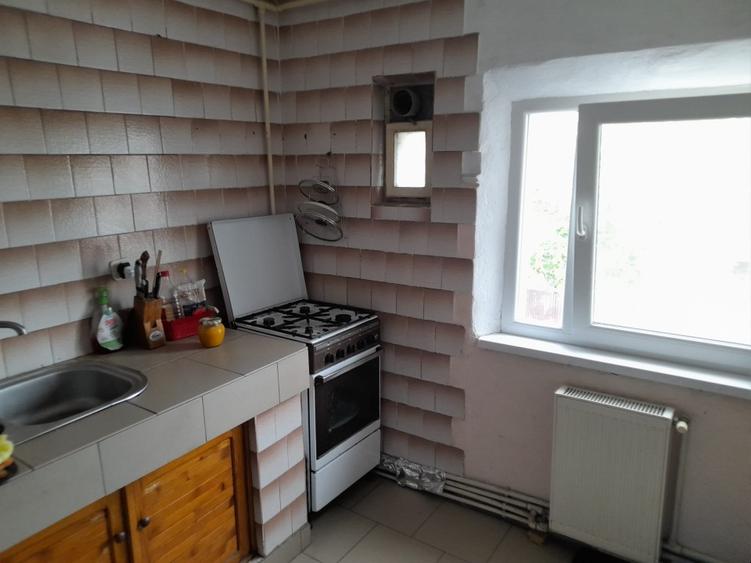 Vând apartament cu 3 camere, central