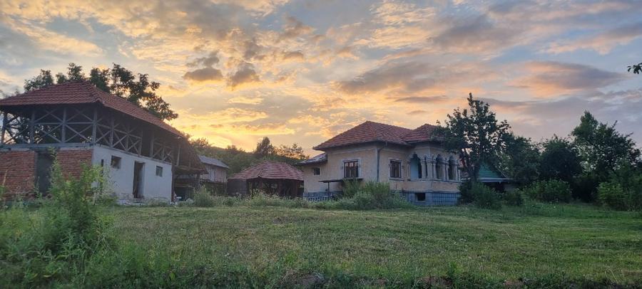 Casa traditionala intr-o zona de vis pe langa Curtea de Arges