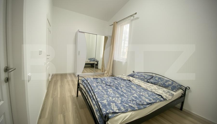 Casa pe calcan cu priveliste superba si compartimentare deosebita.
