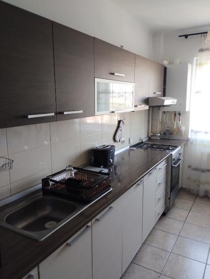 Închiriez apartament cu doua camere, decomandat