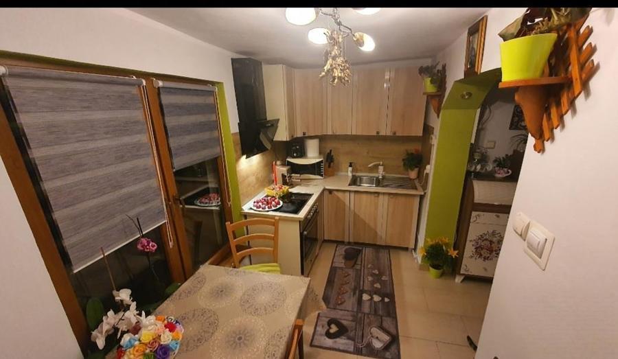 Apartament la casa P+1 si 160mp teren in zona Lupeni - supermarket Profi