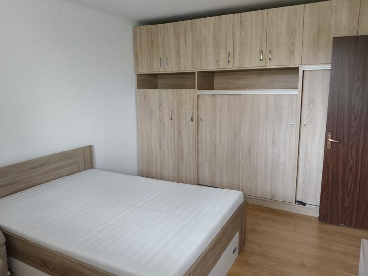 Apartament 4 camere, decomandat, 3 dormitoare, metrou aproape, Politehnica