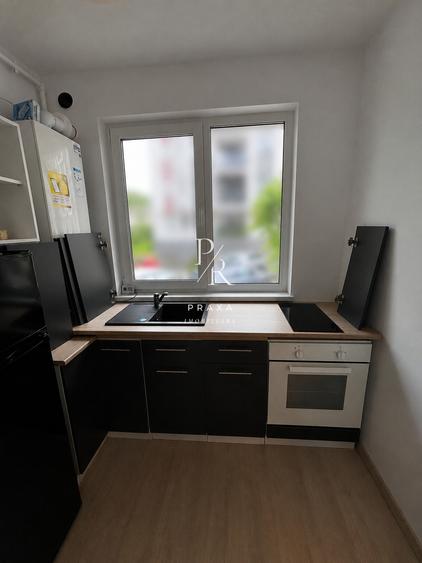 Apartament o camera, 35 mp utili, decomandat, garaj, zona Poligonului!