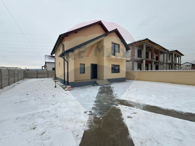 Casă / Vilă cu 4 camere de vânzare în zona Lascar Catargiu