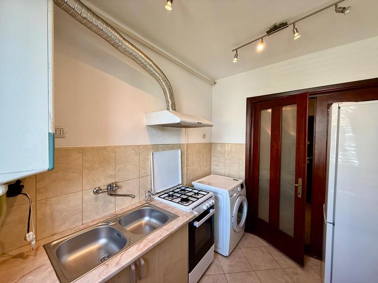 Apartament 3 camere-etaj 2-zona Ultracentrala