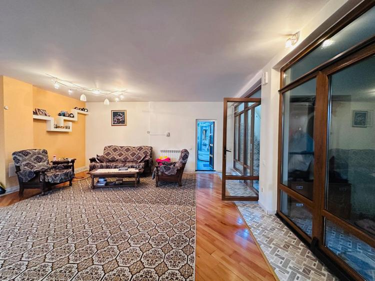 Casă de vânzare – 6 camere – Str. Dărmănești, Piatra Neamț
