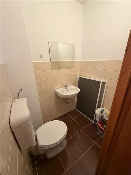 Apartament 3 camere, parter, zona Biserica Catolica