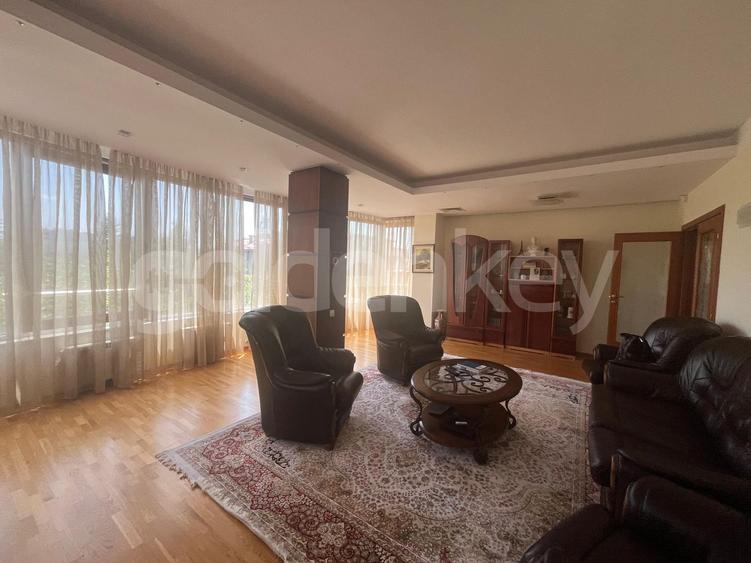 Apartament spatios cu 3 camere | loc de parcare si boxa