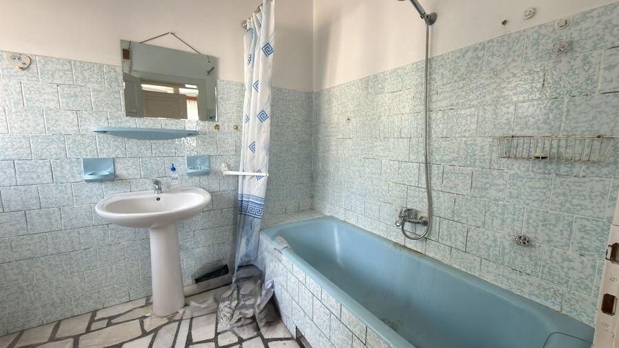 Oportunitate Inchiriere 2 Clădiri cu teren Zonă Centrală – Carei