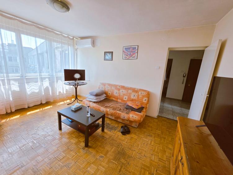 2 camere Sala Palatului Cismigiu etajul 8/8  bloc 1960  55 mp
