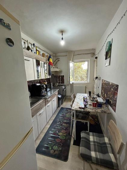 Apartament 2 camere, decomandat, centrală proprie, zona Lipovei