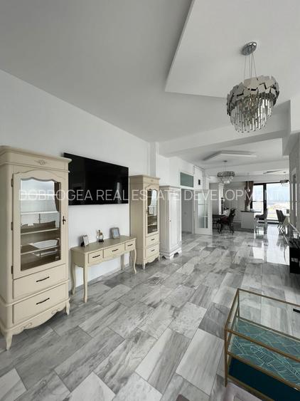 Penthouse mobilat lux , vedere frontală la mare - 14