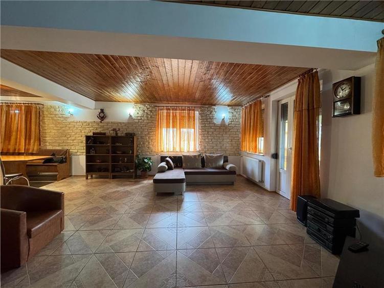 Refugiu de vis in Busteni – casa cocheta cu teren generos si priveliste spectacu