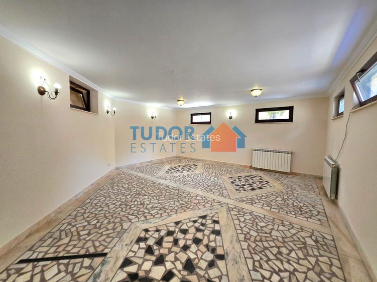 Elegant 10-Bedroom Mansion with Private Pool & Landscaped Garden - 26