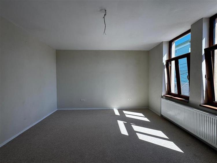 Apartament cu 3 camere, decomandat, situat in Piata Mihai Viteazul!