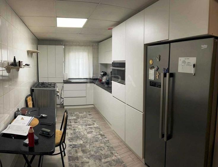 Apartament cu 4 camere, terasă de 250 mp, zona Liceul Prodeo –Mănăștur