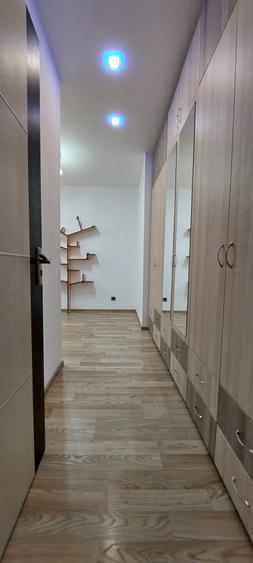 Apartament 3 camere Tractorul-Isaran,etaj intermediar,,175000 Euro