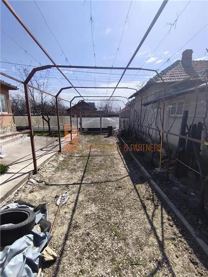 Casa tip parter zona Pietroasele-Saranga