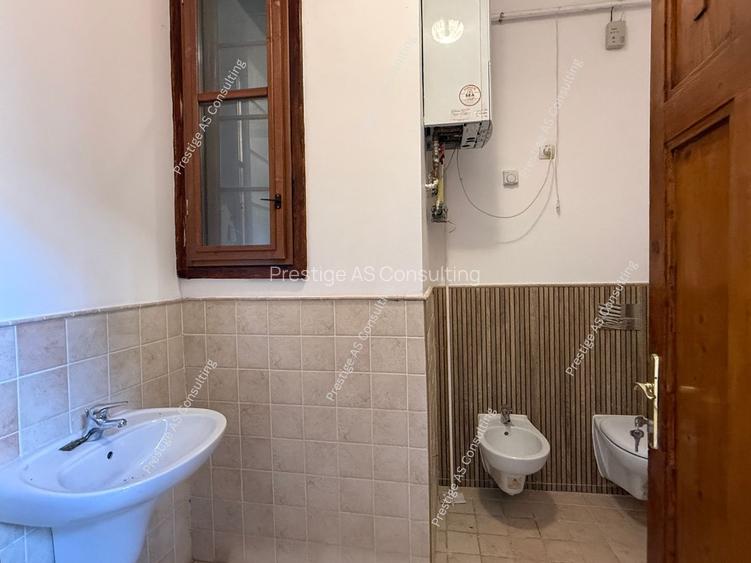 Spatiu Birouri  150 mp | Balcon cu vedere directa spre Piata Victoriei - 18
