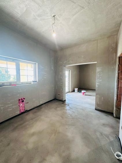 Duplex despartit prin camera tehnica - 5 camere - zona foarte buna-Mosnita Noua