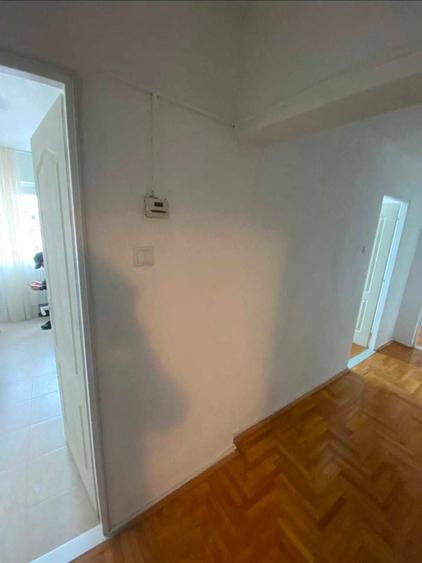 Vand apartament 2 camere decomandat zona Centrul Civic