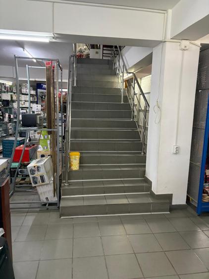 Spatiu comercial , 1300 mp pe 4 nivele, in centrul orasului Filiasi
