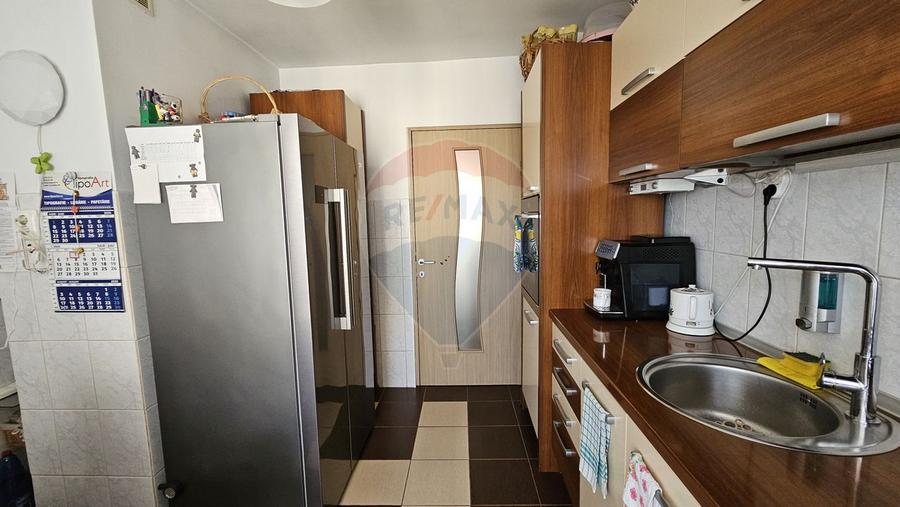 Apartament cu 3 camere decomandat de vânzare Burdujeni, Suceava