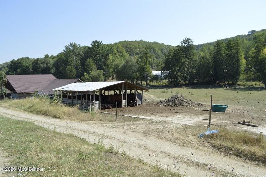 Bogati - Glimbocel, Ferma Zootehnica, Cladiri 1996 mp, Teren 4.89 ha