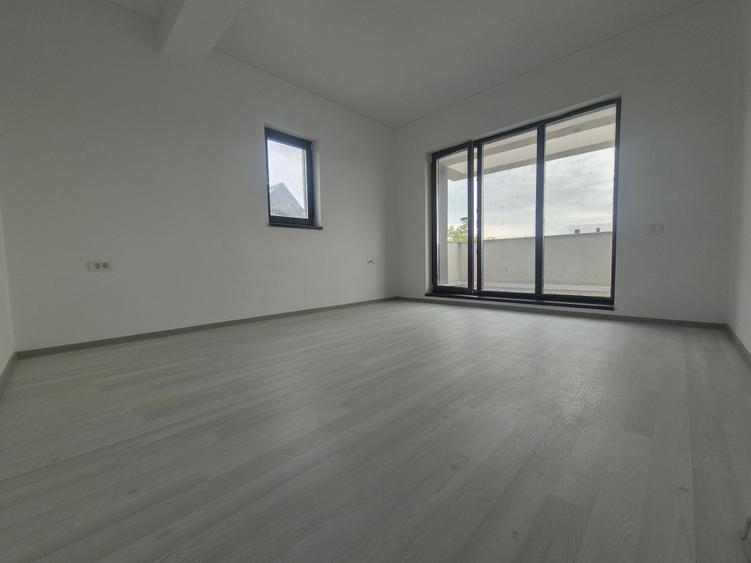 Casa 5 Camere, Curte, Loc de Parcare,Terasa Circulabila