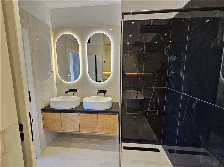 Vanzare apartament 3 camere, ultramodern, dispus pe 2 niveluri, Cartier Gheorghe