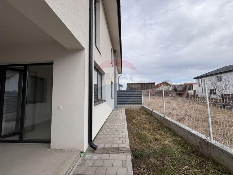 Casă / Vilă cu 4 camere de vânzare