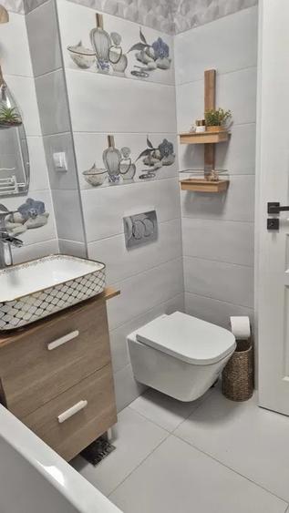 Apartament 3 camere, etaj 1/4, zona Podu Ros