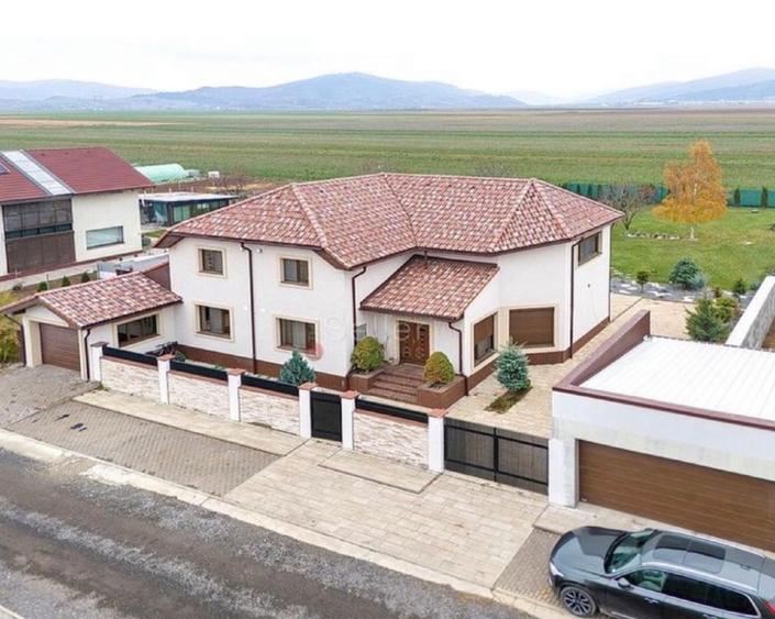 Vila cu vedere la Muntii Bucegi