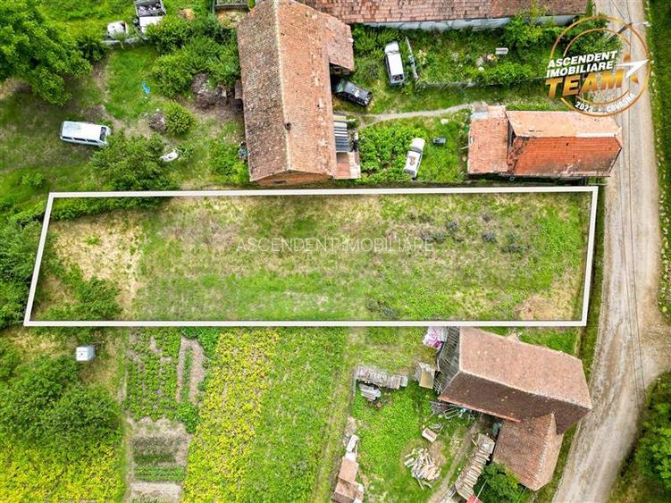 Pentru cei care doresc sa construiasca o locuinta intr-o zona linistita, aproape - 3
