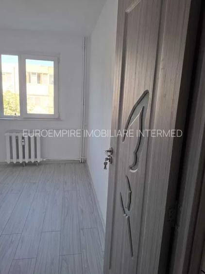 Apartament 3 camere, semidecomandat, zona TOMIS NORD - 3