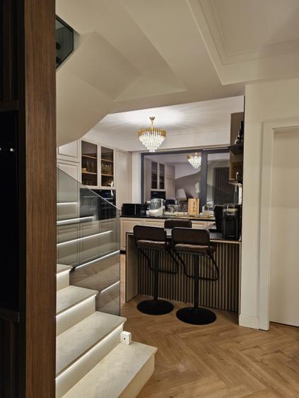 Apartament lux 3 camere decomandat pe 2 etaje,, zona  Rezidentiala Centru