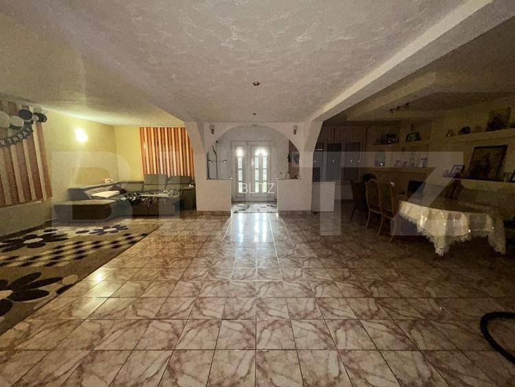 Casa de vanzare  , 258 mp  utili + 418 teren, zona Closca - 2