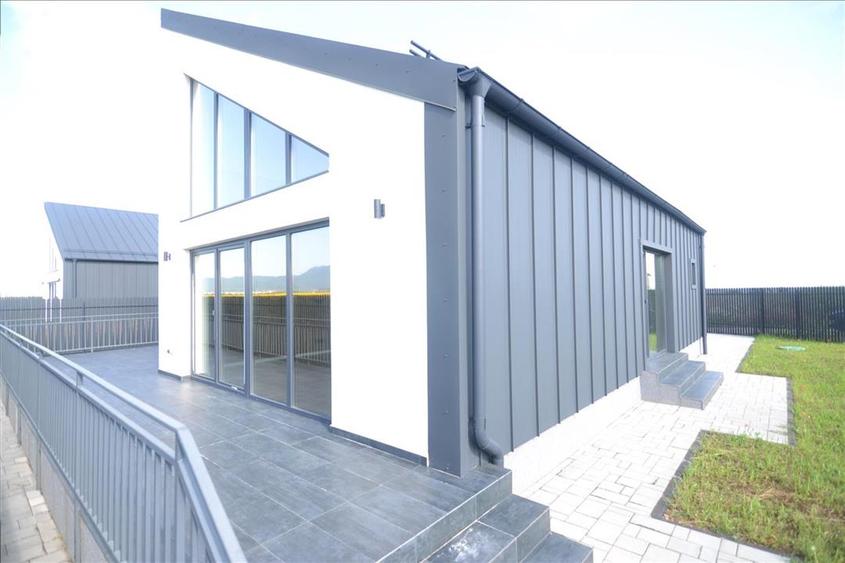 Vanzare casa individuala 3 camere ,2 bai ,Cartier Izvor -Tarlungeni