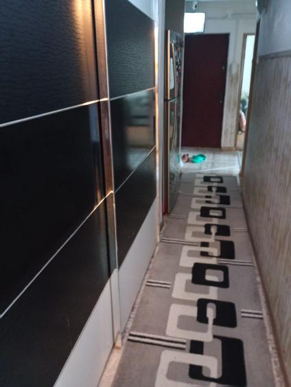 Apartament cu 3 camere decomandat, etaj 1/4, zona Canta