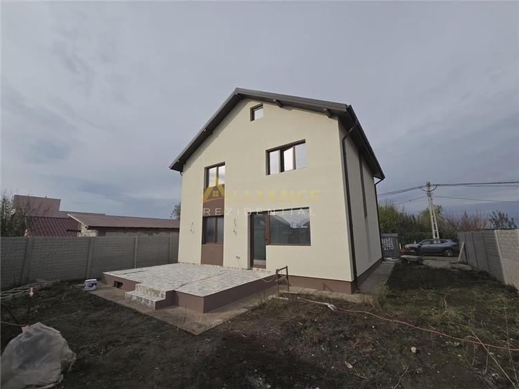 Vila individuala-4camere -2bai-pod -incalzire pardoseala-5min mers pe jos de STV