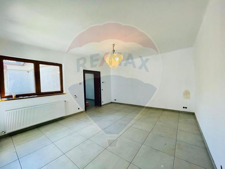 Casă / Vilă cu 6 camere de închiriat în zona Calea Dumbravii